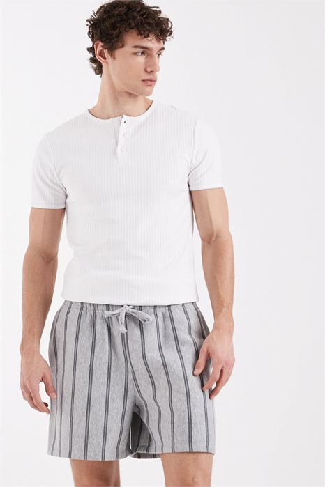 Увеличенный размер, в полоску, укороченная длина, шорты артикул 156157206