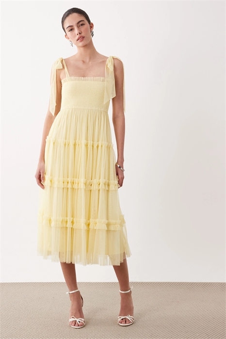 Платье средней длины с завязками на плечах и сборками артикул 155813602