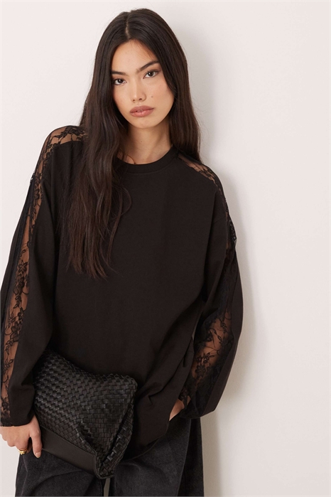 Футболка с кружевной вставкой и длинными рукавами артикул 154163184