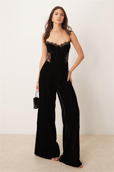 Бархатный комбинезон-топ с кружевной вставкой артикул 137084165