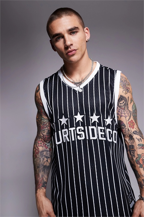 Жилет с крупными деталями от Courtsidelog артикул 144074533