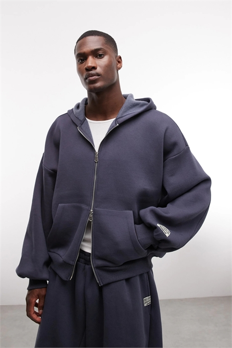 Толстовка с капюшоном из плотной ткани свободного кроя на молнии артикул 156340329