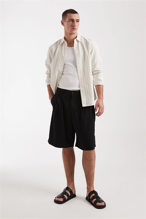 Шорты свободного кроя с глубокими складками артикул 155229031