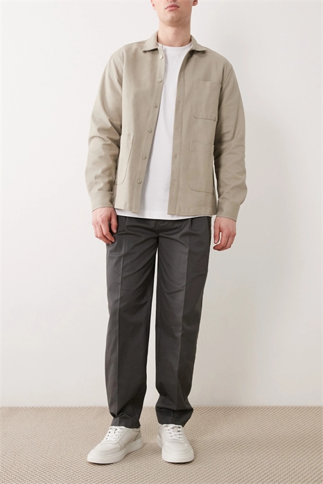 Стильные брюки-чино с зауженным кроем и повышенной долей хлопка артикул 154868515