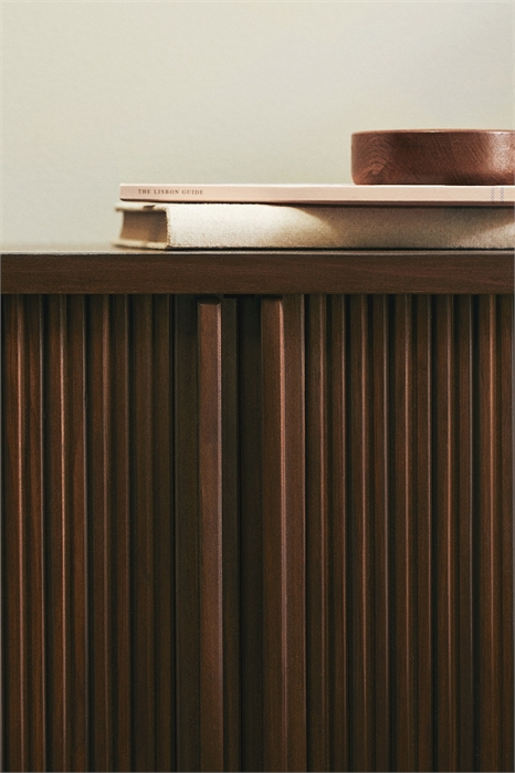 Прикроватная тумба с жалюзийными дверцами артикул 0801287003