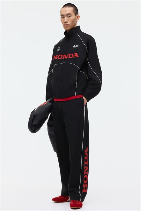 Спортивные брюки свободного кроя с принтом артикул 1330200001