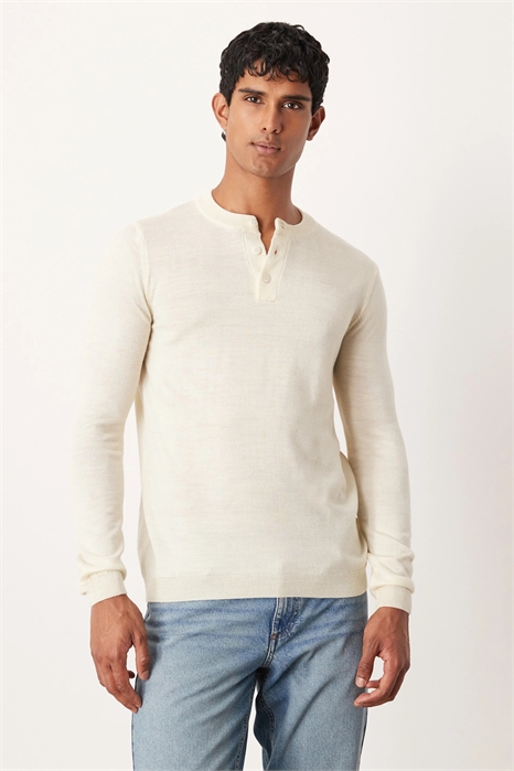 Трикотажная футболка с длинным рукавом и воротником-хенли артикул 150396267