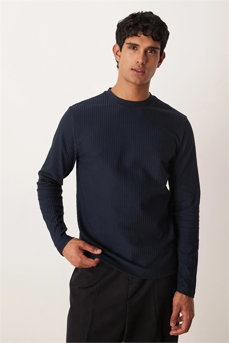 Футболка с круглым вырезом и длинными рукавами артикул 153807890