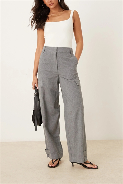 Практичные брюки с акцентом на карманах артикул 147471603