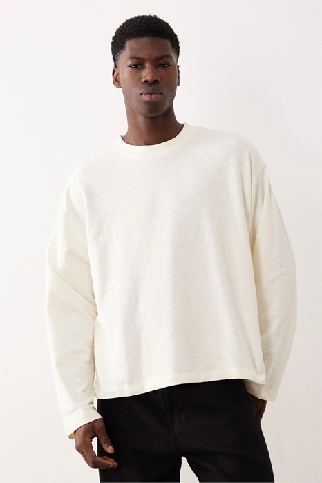 Футболка свободного кроя с длинными рукавами артикул 153362565