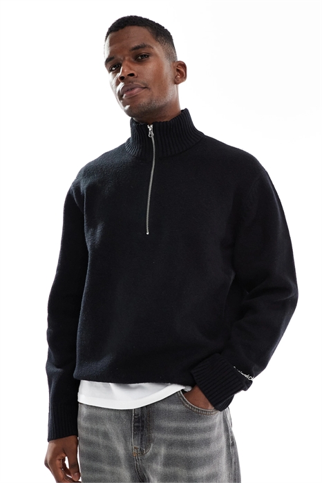 Свитер свободного кроя с толстой тканью и застежкой-молнией на 1/4 длины артикул 148849372