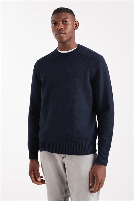 Свободный трикотажный свитер с круглым вырезом артикул 150590568