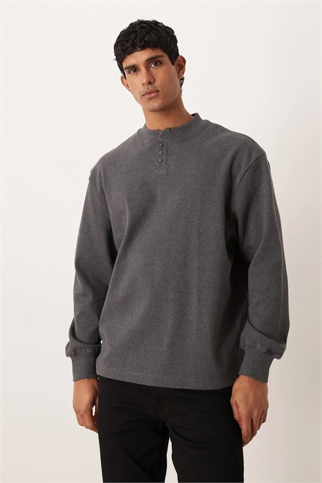 Свитшот свободного кроя с ребристой фактурой и воротником-стойкой артикул 149724631