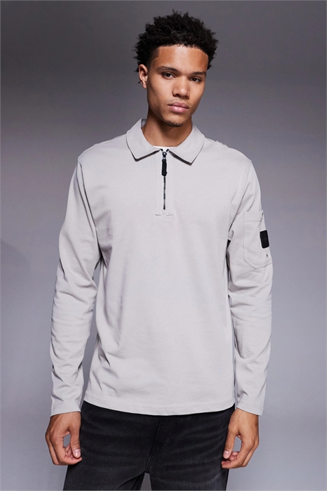 Стильная поло с карманом на молнии артикул 152150617