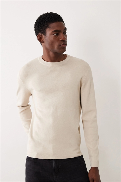 Незаменимый трикотажный свитер с длинными рукавами и ребристым воротником-стойкой артикул 152125446