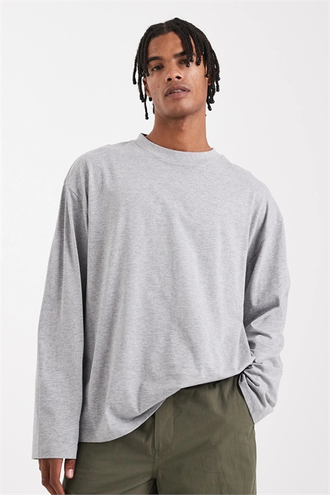 Футболка с длинным рукавом Essentials в стиле оверсайз артикул 149385927