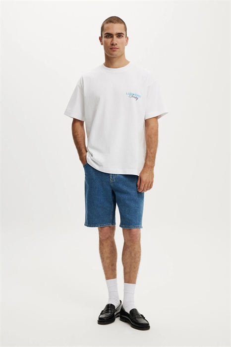 Шорты из джинсовой ткани свободного прямого кроя артикул 156163839