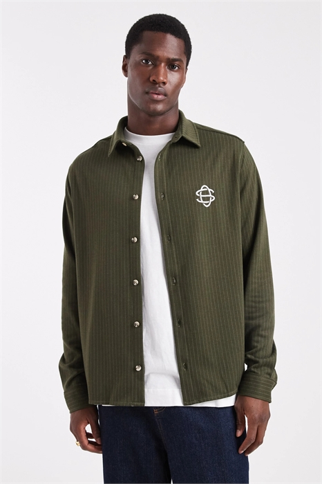 Рубашка свободного кроя с вышивкой на груди артикул 151899187