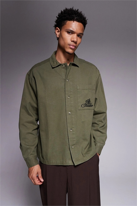 Рубашка свободного кроя с цветочной вышивкой на спине артикул 149137029