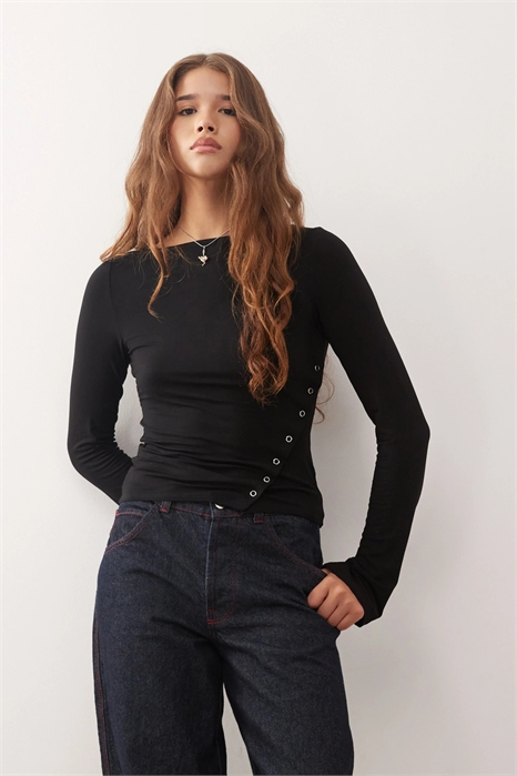 Топ с длинными рукавами и горловиной «лодочка», с ажурным разрезом по низу артикул 150664072