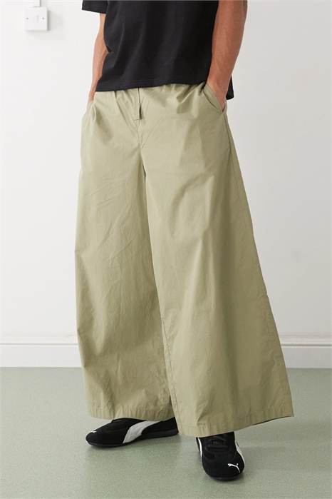 Брюки-парашюты с широкими брючинами артикул 149789439