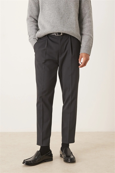 Стильные брюки-чино с зауженным кроем артикул 147469070