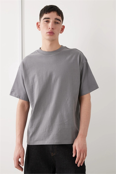 Футболка из плотного джерси свободного прямого кроя артикул 153987139