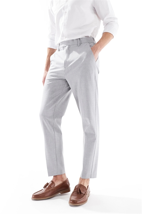 Стильные брюки зауженного кроя артикул 139946483