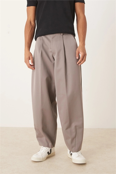 Стильные брюки с широкими брючинами и складками артикул 150035169