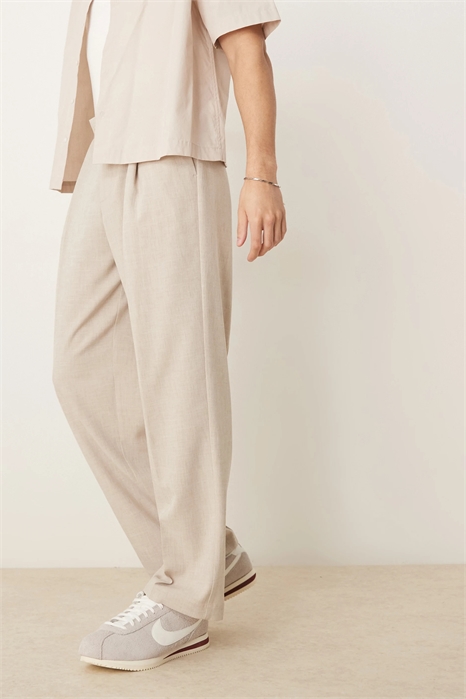 Стильные брюки с широкими брючинами и микротекстурой артикул 139728692