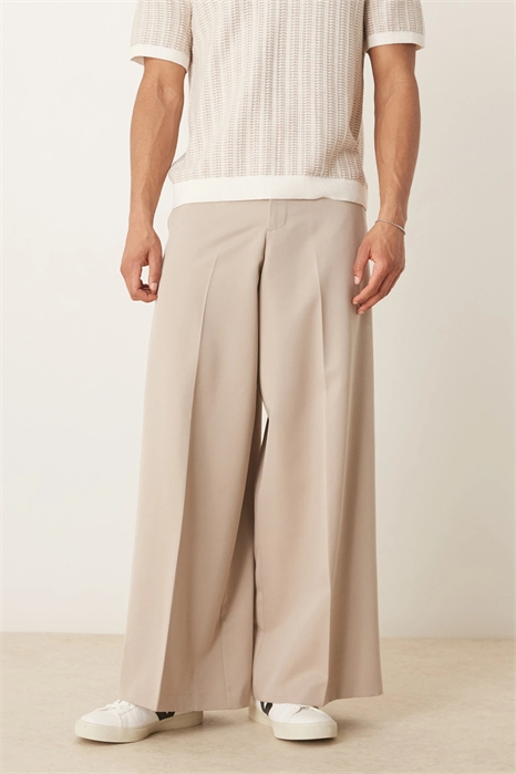 Стильные брюки с очень широкими брючинами и складкой спереди артикул 142167410