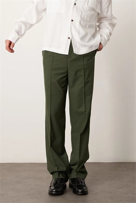 Стильные брюки с высокой талией и прямыми брючинами, украшенные складками артикул 135641628