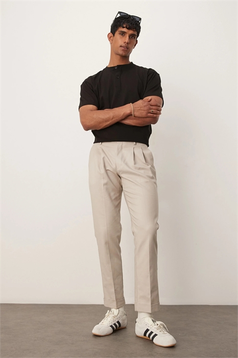 Стильные брюки-чино из хлопка с зауженным кроем артикул 138686158