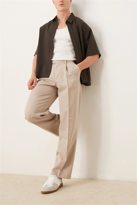 Стильные брюки с широкими брючинами и складкой спереди артикул 135351464