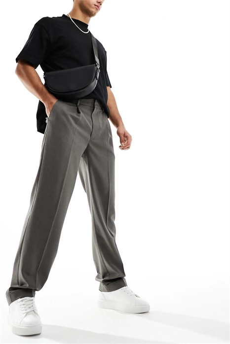 Стильные брюки с прямыми брючинами артикул 132479161