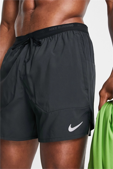 Шорты Dri-FIT Stride с подкладкой из трусов, длиной 5 дюймов артикул 120289031