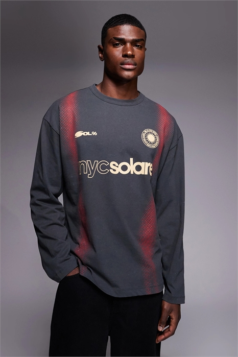 Толстовка свободного кроя с длинными рукавами и футбольным принтом артикул 153907728