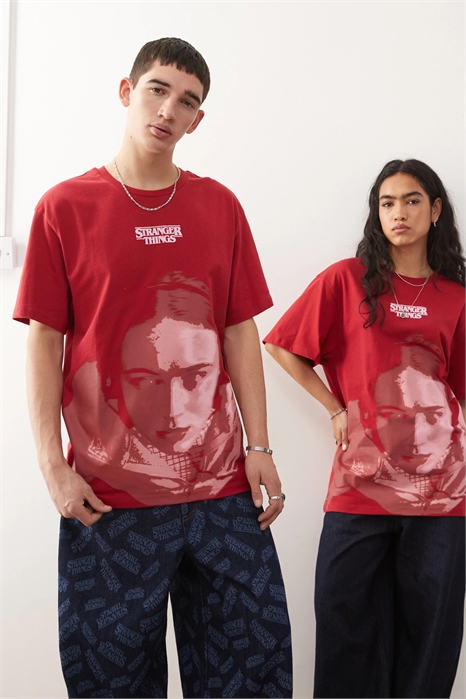 X Унисекс-футболка оверсайз из сериала «Очень странные дела» с принтом Макс артикул 151781980
