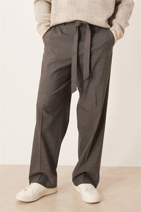 Стильные брюки с широкими брючинами и ремнем артикул 145571579