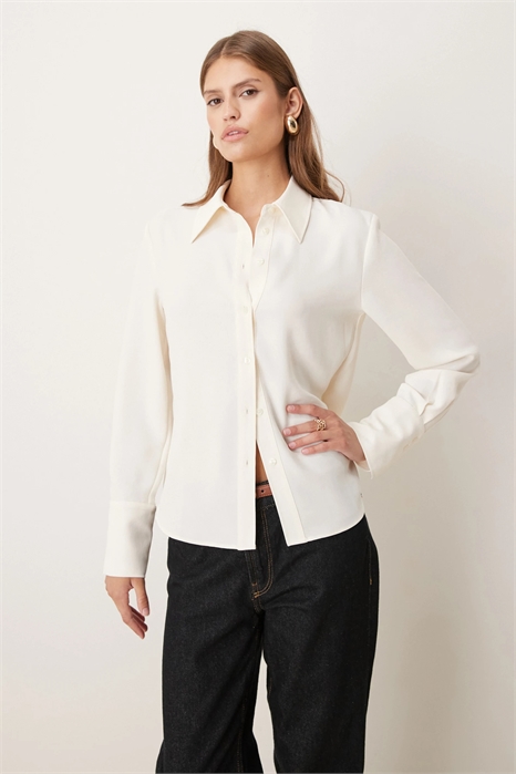 Рубашка с золотыми пуговицами артикул 151636605