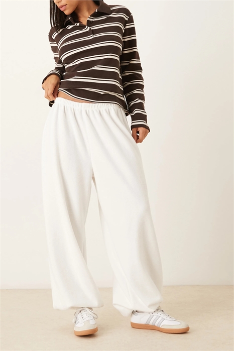 Брюки с широкими штанинами из сверхмягкой ткани артикул 152463031