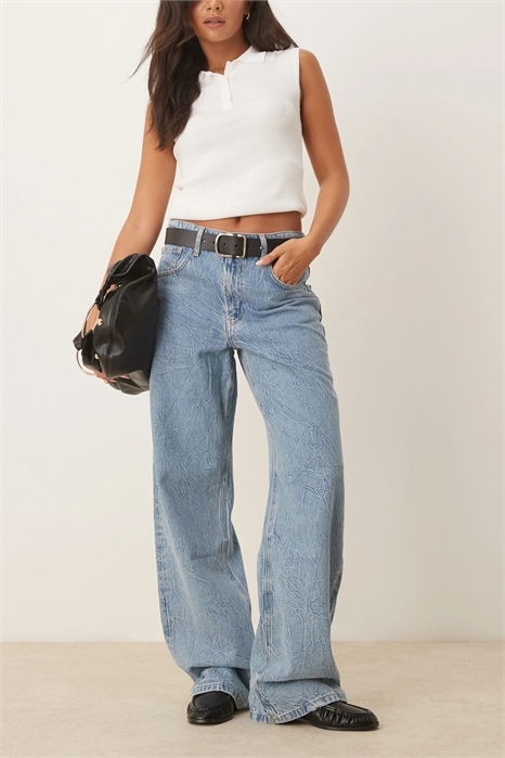 Хлопковые джинсы свободного кроя с фактурной поверхностью и заниженной талией артикул 150177841