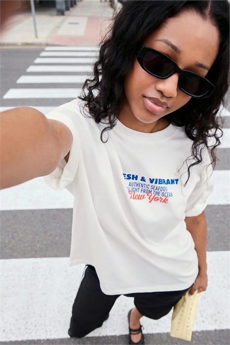 Футболка с принтом и короткими рукавами свободного кроя артикул 156586307