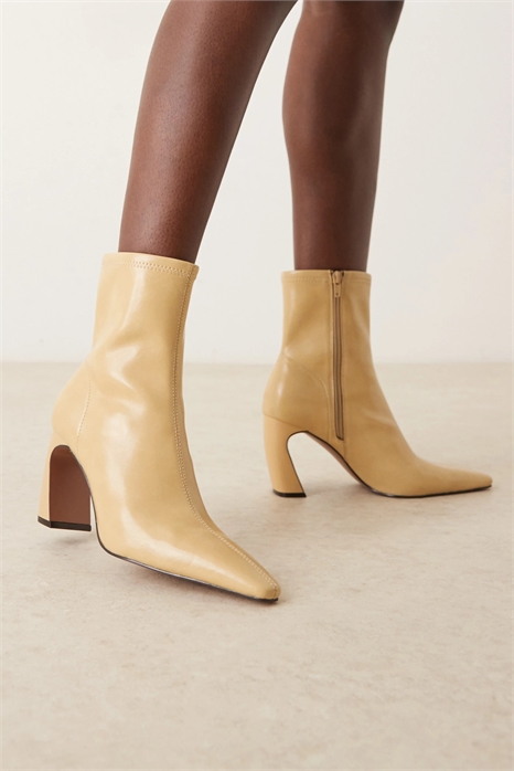 Ботильоны Esme с банановым каблуком артикул 147200487