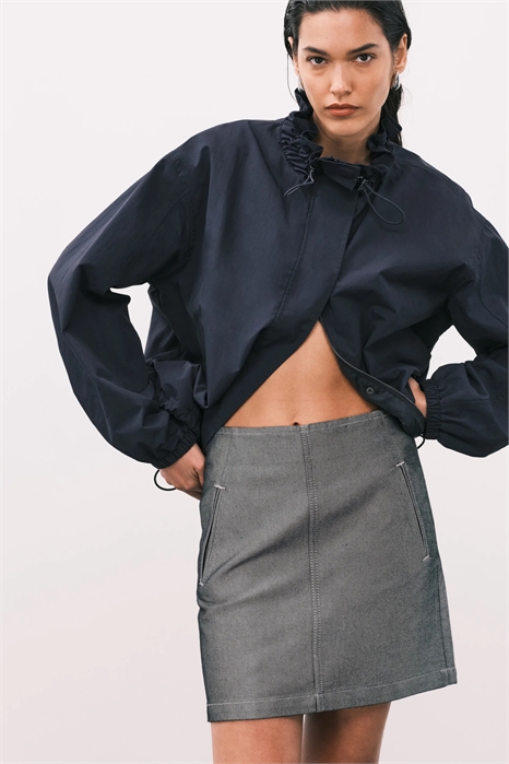 Мини-юбка из металлизированного денима артикул 151339430