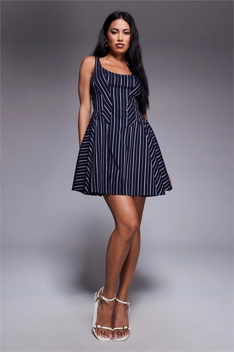 Мини-платье из бенгалина с вырезом «лодочка» и фиксированной линией талии артикул 149620141