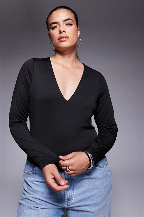 ASOS DESIGN Curve: длиннорукавная блузка с глубоким V-образным вырезом из двух слоев ткани артикул 147380243