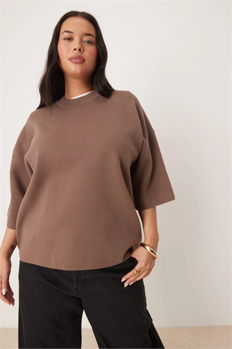 ASOS DESIGN Curve: трикотажная объемная футболка с жесткой конструкцией артикул 148377131