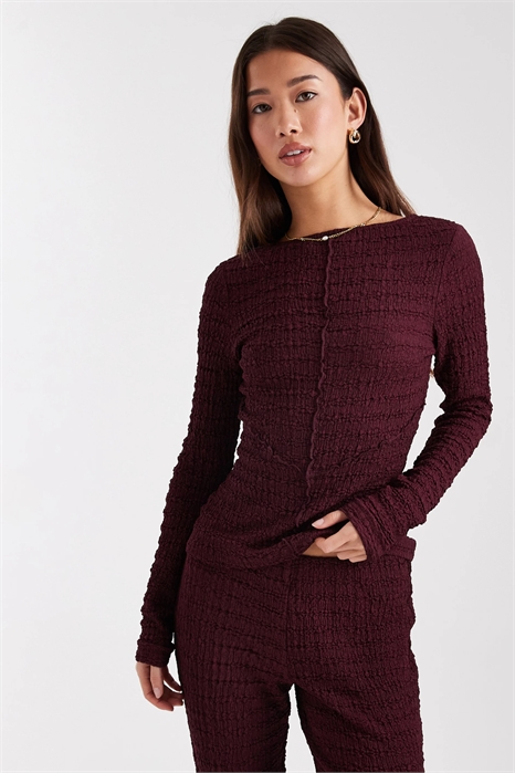 Комбинируемый топ с длинными рукавами и фактурной текстурой, с декоративными швами и вырезом на спине артикул 150480465