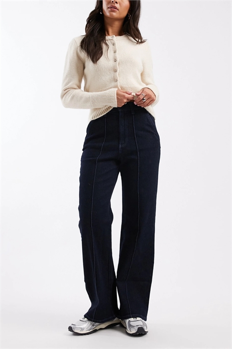 Джинсы с широкими брючинами и швом спереди артикул 151897158